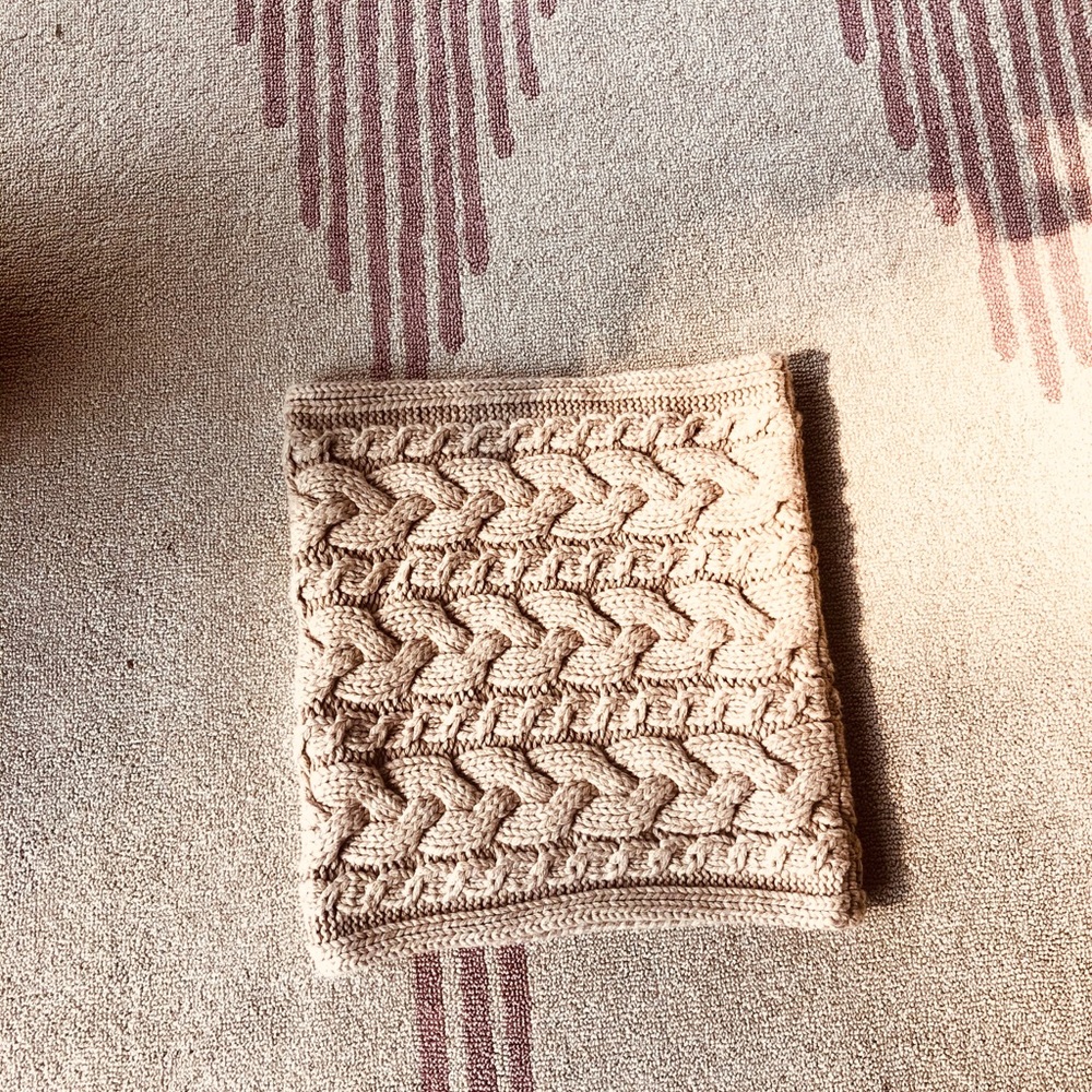 Chunky, knit, infinity, scarf.